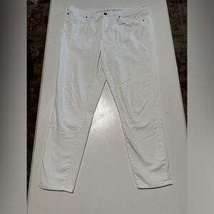 Barely worn Articles of Society white jean jeggings.